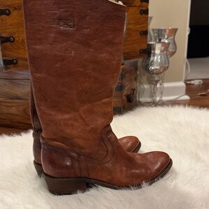 Frye Women's Tan/Light Brown Leather Heeled Boots Size 8 1/2 pre-owned.